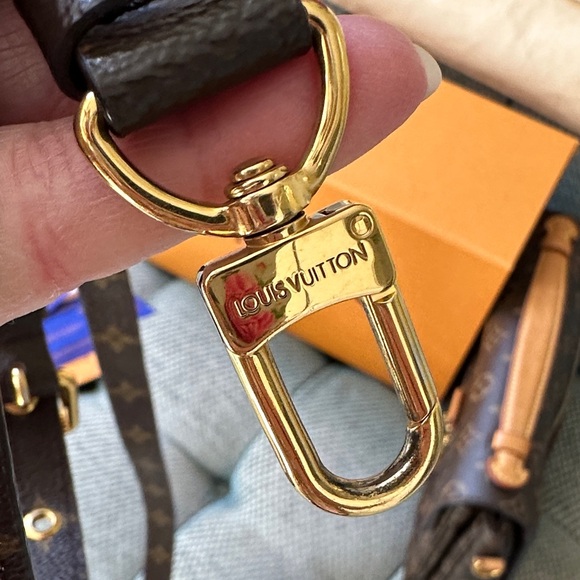 Louis Vuitton authentic pouchette metis Monogram Crossbody with Gold Hardware - Picture 10 of 13